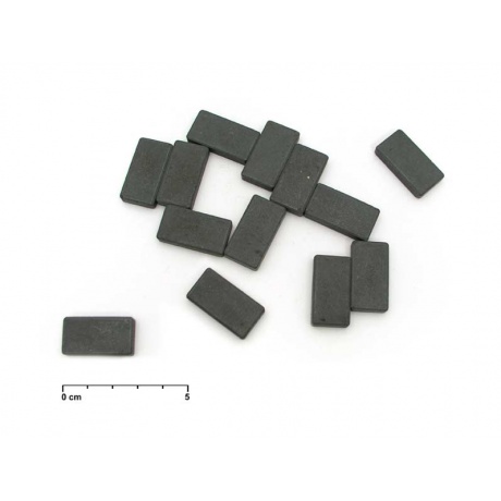 Magnet šedý 15x28mm